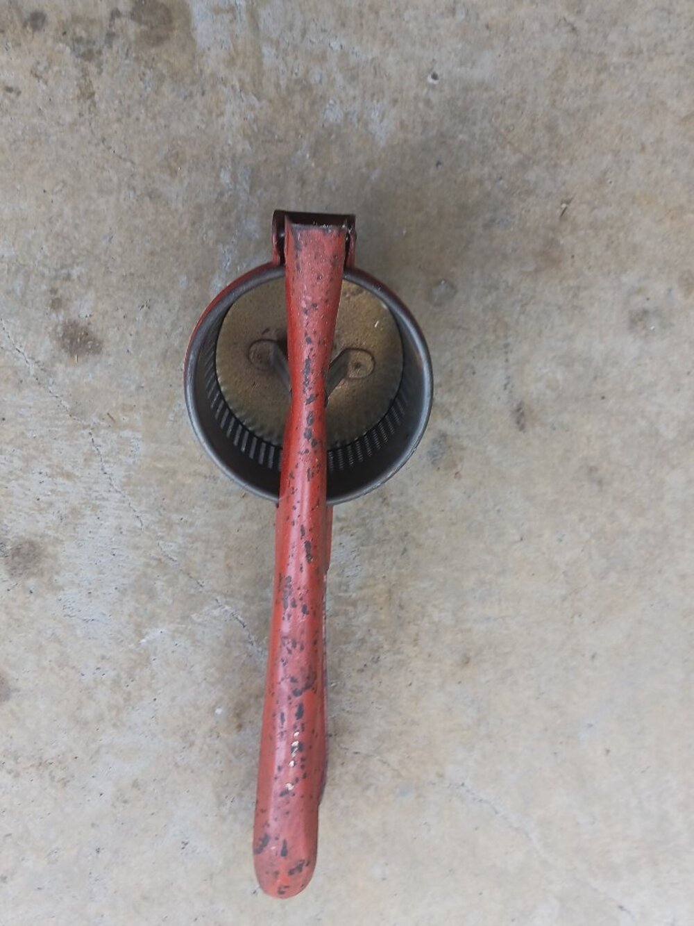 Vintage Handy Things metal potato masher -ricer